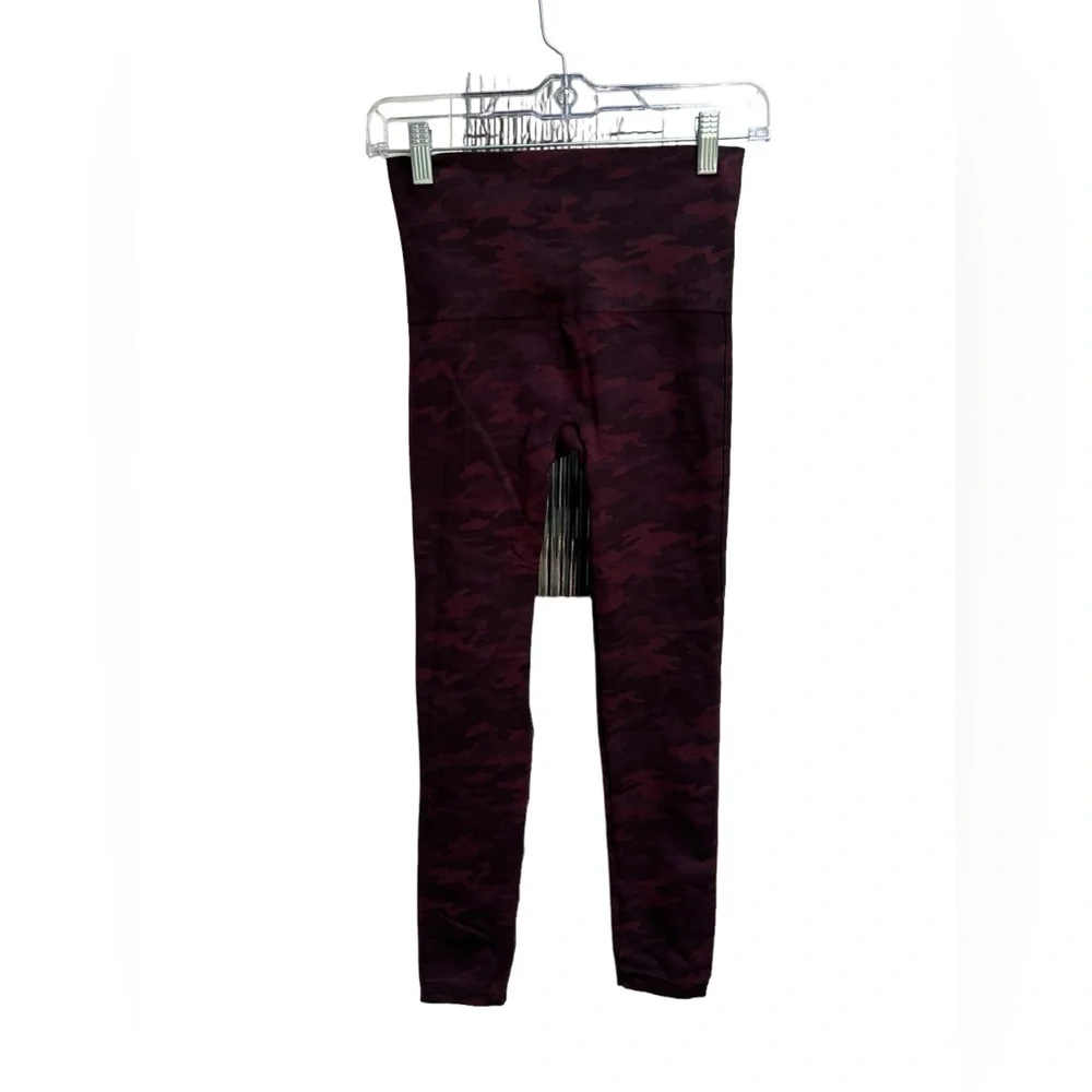 SPANX Leggings Womens Red Camo Print Nylon size‎ medium